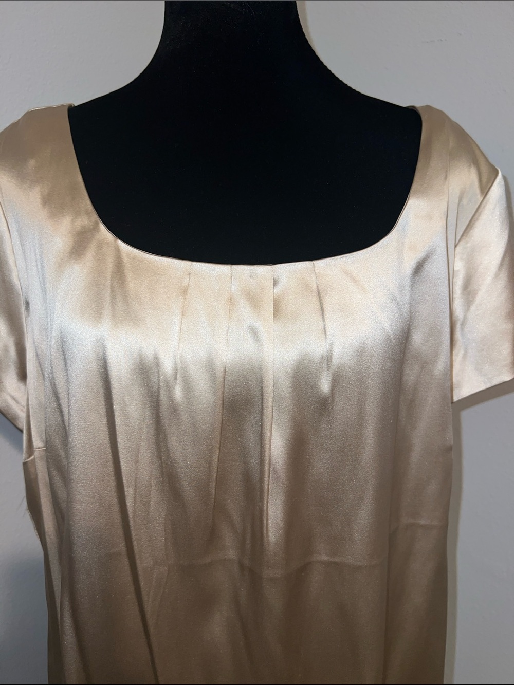 White House Black Market Satin Scoop Neck Top in Champagne Gold - Picture 6 of 8